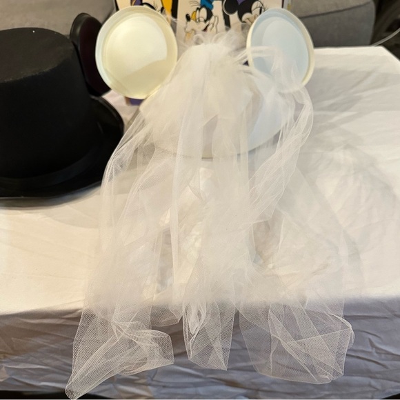 Vintage Walt Disney World Retired Bride And Groom Ears Top Hat &Box Mickey Mouse main image 8